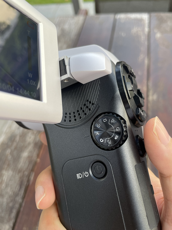 Small camcorder that gives high quality pics/videos