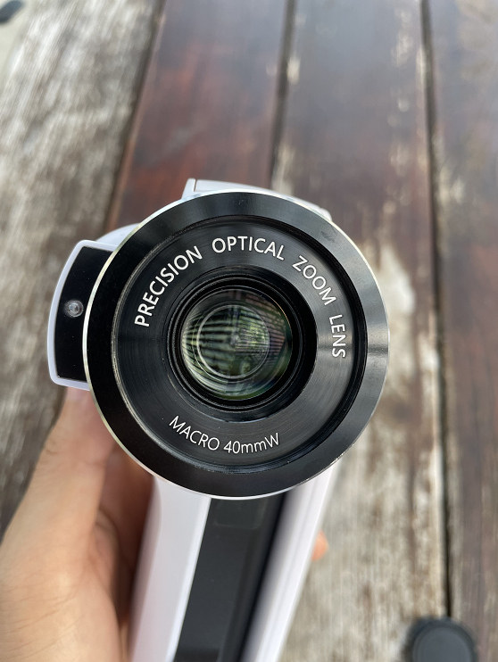 Small camcorder that gives high quality pics/videos